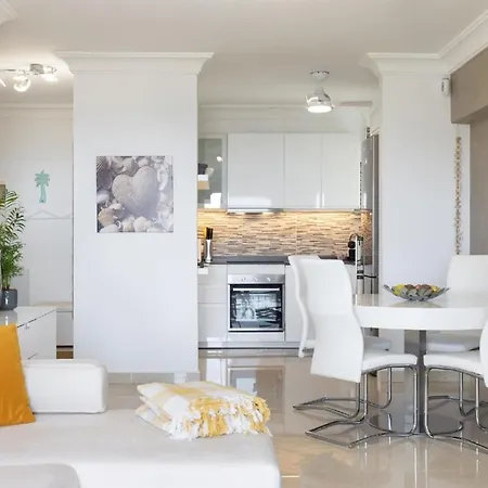 Luxus-appartment In Mit Grosser Terrasse Und Meerblick Apartman *