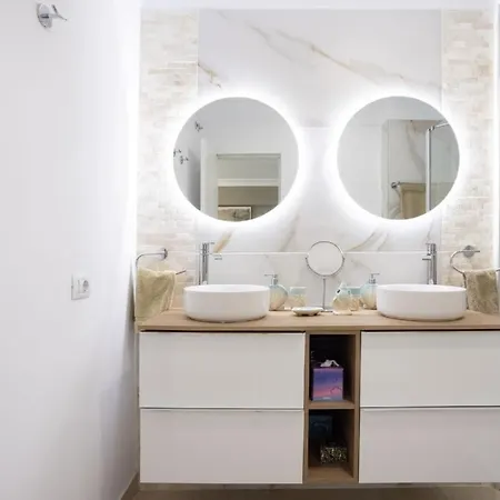 Luxus-appartment In Mit Grosser Terrasse Und Meerblick Apartman